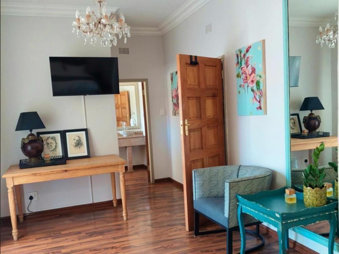 Art And Soul Restaurant, Accommodation, French Bar And Art Gallery Parys Kamer foto