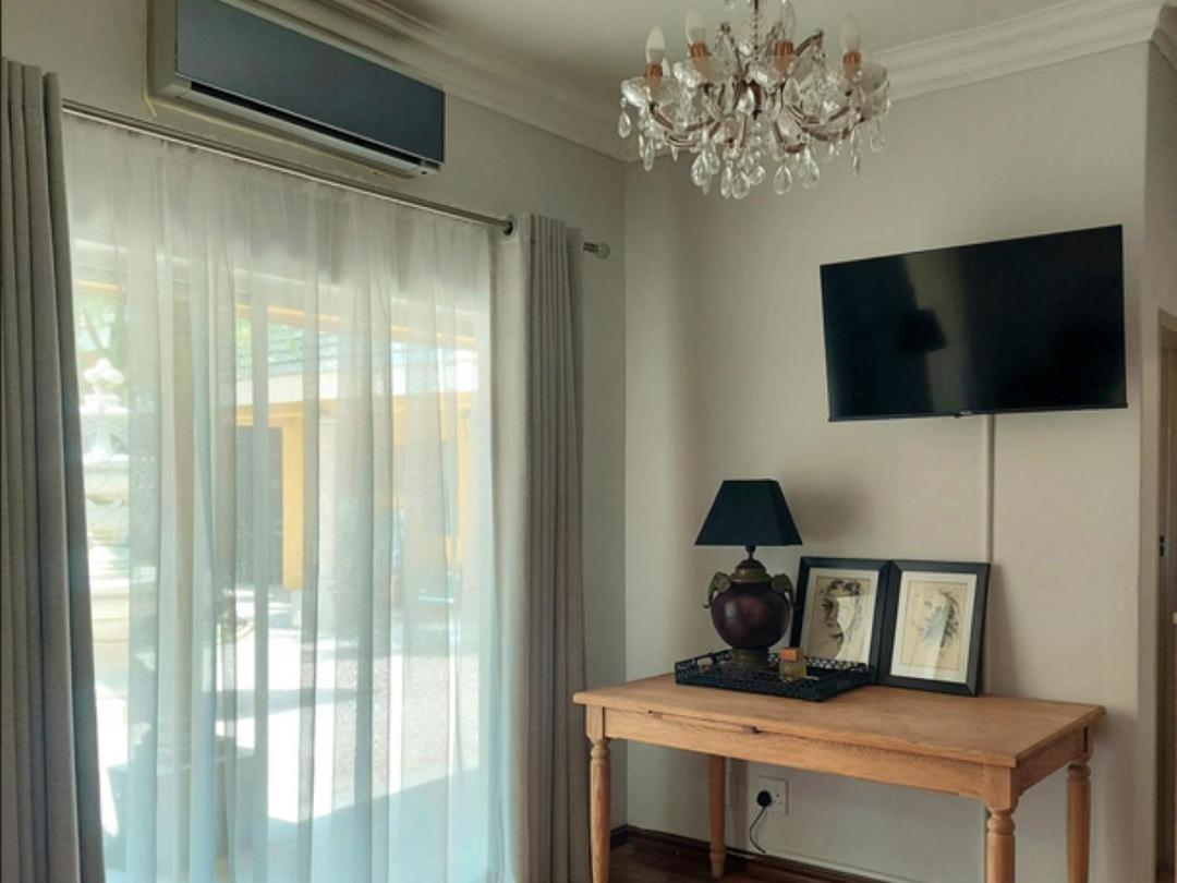 Art And Soul Restaurant, Accommodation, French Bar And Art Gallery Parys Kamer foto
