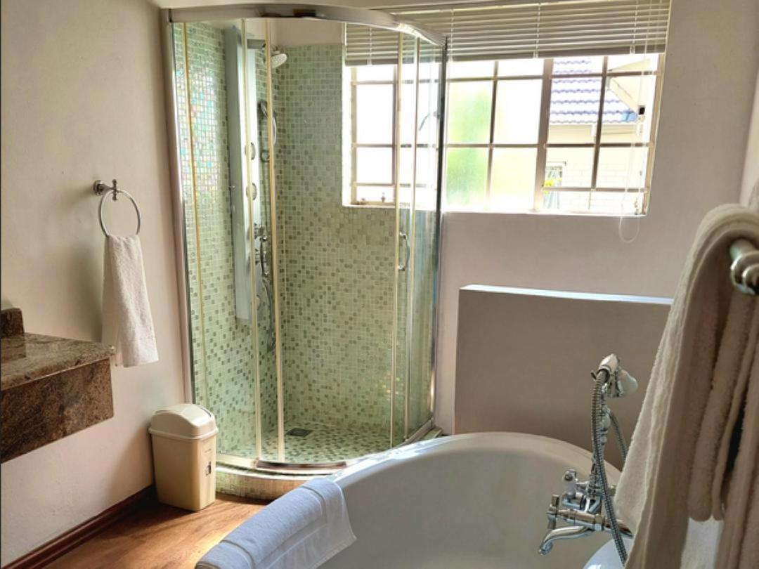 Art And Soul Restaurant, Accommodation, French Bar And Art Gallery Parys Kamer foto